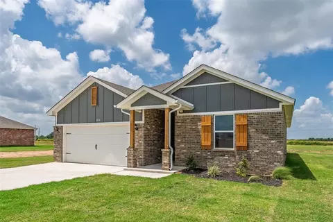 Exterior - 1016 Prairie Dr, Tuttle, OK 73089 photo 4 of 10