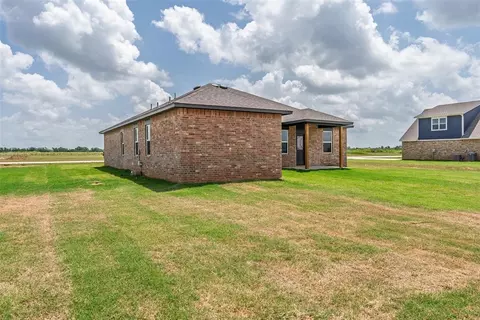 Exterior - 1020 Prairie Dr, Tuttle, OK 73089 photo 8 of 8