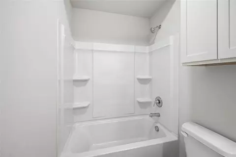 Bath - 1020 Prairie Dr, Tuttle, OK 73089 photo 6 of 6