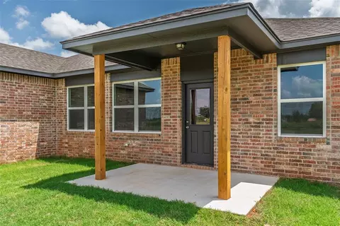 Exterior - 1020 Prairie Dr, Tuttle, OK 73089 photo 3 of 8