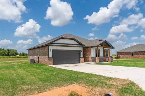 Exterior - 1020 Prairie Dr, Tuttle, OK 73089 photo 6 of 8