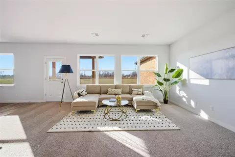 Living - 1020 Prairie Dr, Tuttle, OK 73089 photo 1 of 3