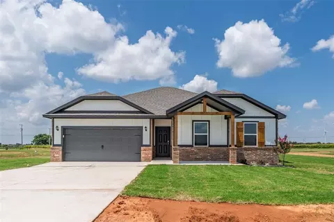 Exterior - 1020 Prairie Dr, Tuttle, OK 73089 photo 4 of 8