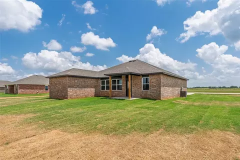 Exterior - 1020 Prairie Dr, Tuttle, OK 73089 photo 7 of 8