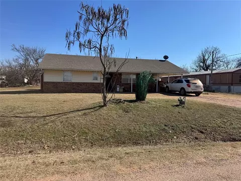 306 S 3rd St, Agra, OK 74824