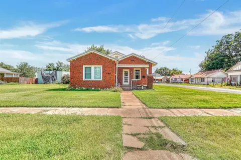 446 W Jefferson St, Mangum, OK 73554