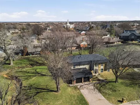 11904 Somerville Dr, Yukon, OK 73099