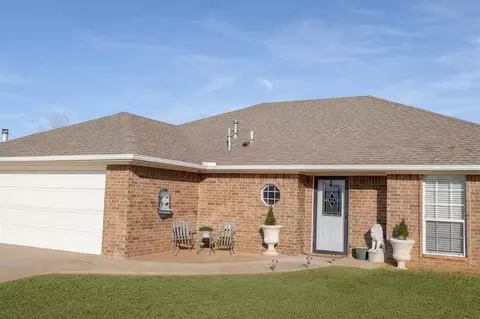 112 Hunter Hill Dr, Elk City, OK 73644