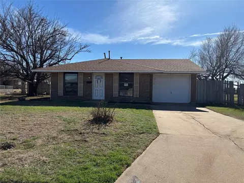 304 Saturn St, Altus, OK 73521