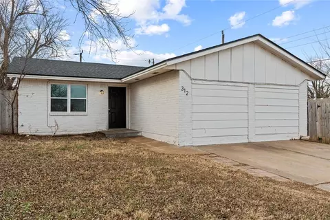 312 E Greenwood Ln, Mustang, OK 73064