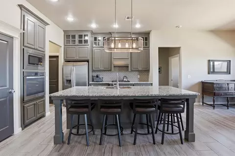 909 NW 190th St, Edmond, OK 73012