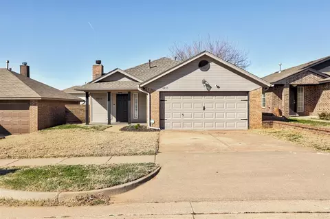 2421 Grapevine Dr, Midwest City, OK 73130
