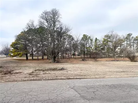 S 12 Street, Chickasha, OK 73018