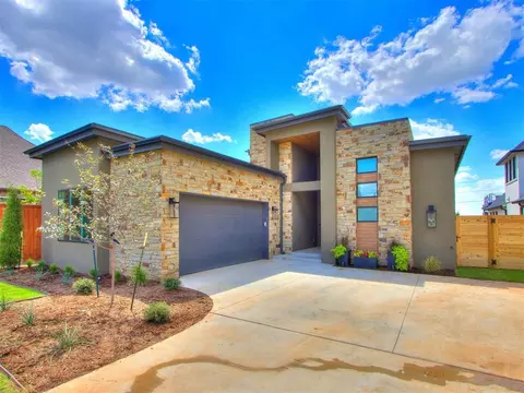 10605 Lakeside Dr, The Village, OK 73120