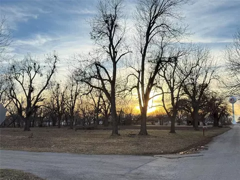 W Jefferson Street, Crescent, OK 73028