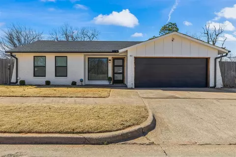 411 S Silver Dr, Mustang, OK 73064