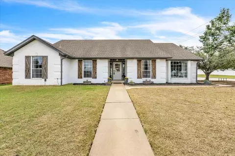 1301 Manchester Dr, Shawnee, OK 74804
