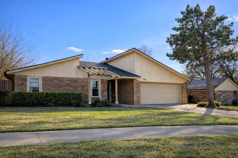 516 Elmcrest Dr, Norman, OK 73071