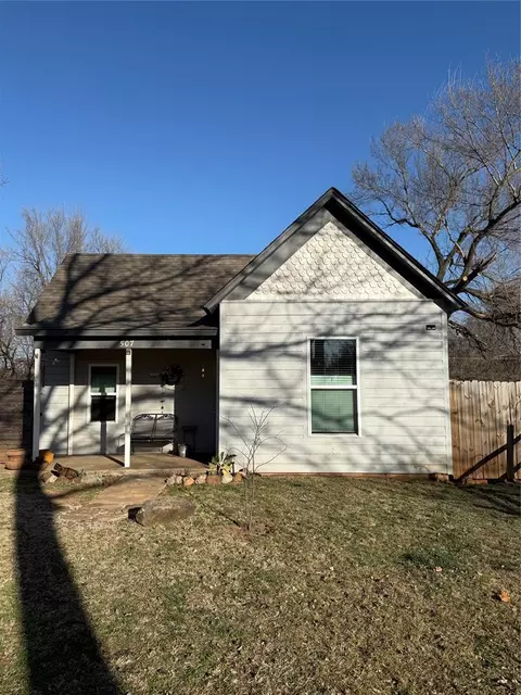 507 S 6th St, Noble, OK 73068
