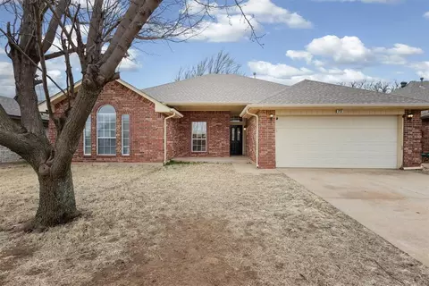 713 Cactus Ct, Yukon, OK 73099