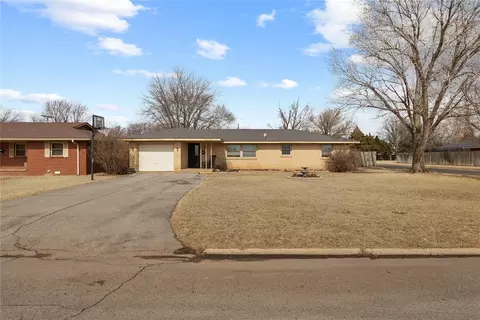 719 E Tom Stafford St, Weatherford, OK 73096