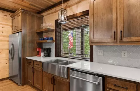 Kitchen - 224 Pine Forest Trl, Broken Bow, OK 74728 photo 5 of 6