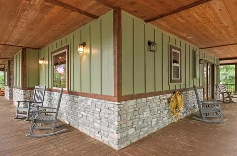 Exterior - 224 Pine Forest Trl, Broken Bow, OK 74728 photo 5 of 15
