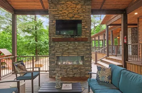 Exterior - 224 Pine Forest Trl, Broken Bow, OK 74728 photo 7 of 15