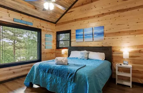 Bedroom - 224 Pine Forest Trl, Broken Bow, OK 74728 photo 7 of 8