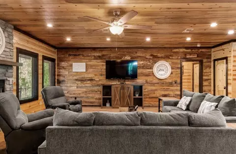 Living - 224 Pine Forest Trl, Broken Bow, OK 74728 photo 3 of 4