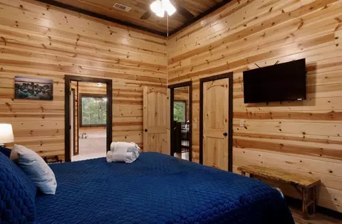 Bedroom - 224 Pine Forest Trl, Broken Bow, OK 74728 photo 3 of 8