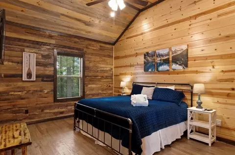 Bedroom - 224 Pine Forest Trl, Broken Bow, OK 74728 photo 4 of 8