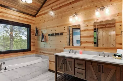 Bath - 224 Pine Forest Trl, Broken Bow, OK 74728 photo 6 of 10