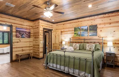 Bedroom - 224 Pine Forest Trl, Broken Bow, OK 74728 photo 1 of 8