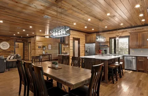 Dining - 224 Pine Forest Trl, Broken Bow, OK 74728 photo 2 of 2