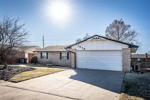 1610 NW 75th St, Lawton, OK 73505