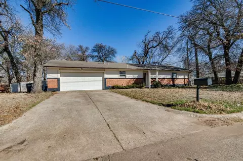 9617 NE 4th St, Midwest City, OK 73130