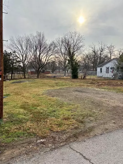 611 NW 5th St, Checotah, OK 74426