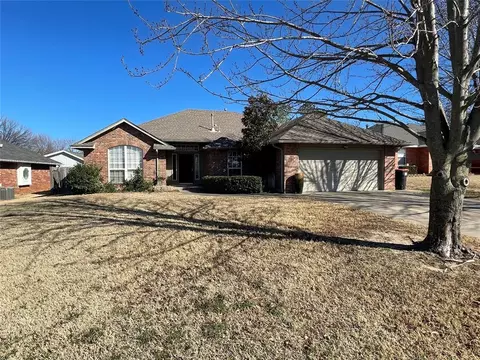 866 Harrison St, Harrah, OK 73045