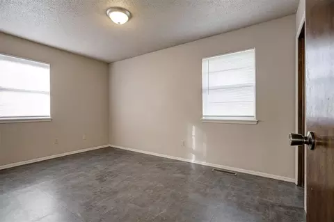 Bedroom - 3101 E Noble Dr, Edmond, OK 73034 photo 6 of 8