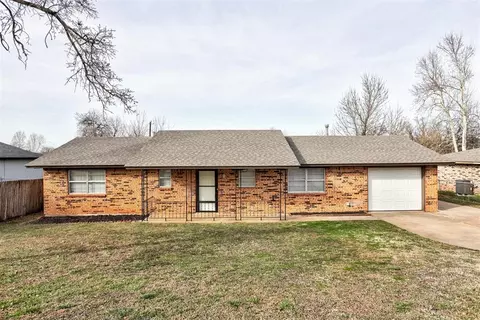 Exterior - 3101 E Noble Dr, Edmond, OK 73034 photo 2 of 10