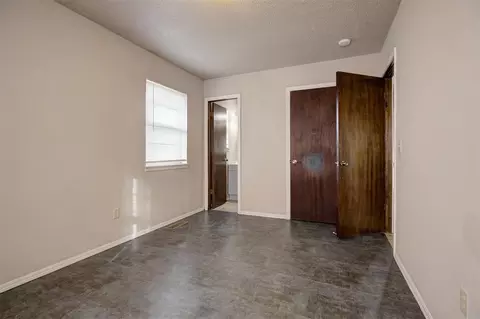 Bedroom - 3101 E Noble Dr, Edmond, OK 73034 photo 7 of 8