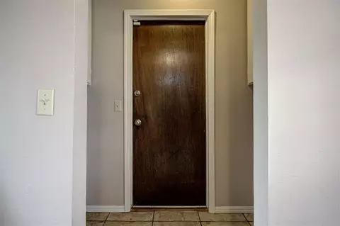 Entry Way - 3101 E Noble Dr, Edmond, OK 73034 photo 2 of 3