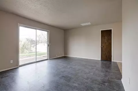 Living - 3101 E Noble Dr, Edmond, OK 73034 photo 1 of 4