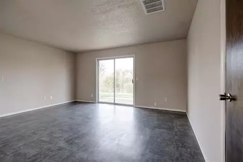 Living - 3101 E Noble Dr, Edmond, OK 73034 photo 4 of 4