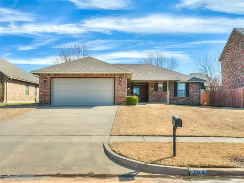 708 S Avery Dr, Moore, OK 73160