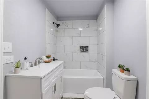 Bath - 404 S 3rd Ave, Stroud, OK 74079 photo 2 of 2
