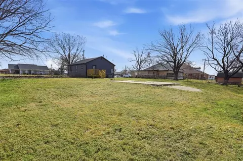 Exterior - 404 S 3rd Ave, Stroud, OK 74079 photo 4 of 4