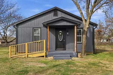 404 S 3rd Ave, Stroud, OK 74079