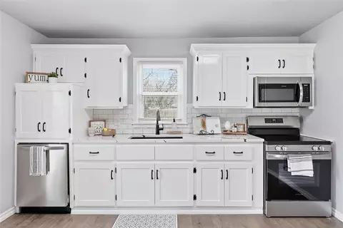 Kitchen - 404 S 3rd Ave, Stroud, OK 74079 photo 3 of 3